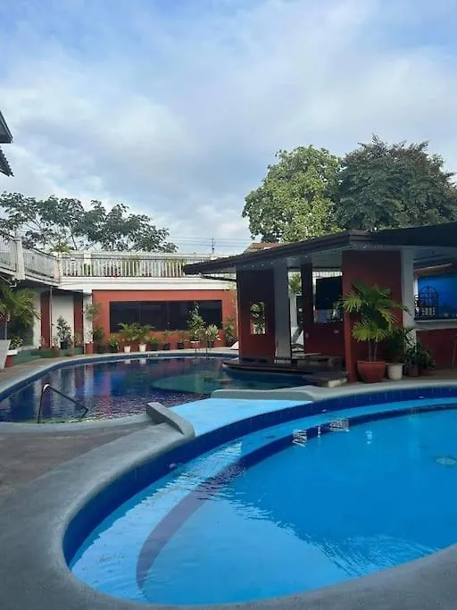 Vincent Resort Room 203 Netflix Pool Housekeeping! 安吉利斯