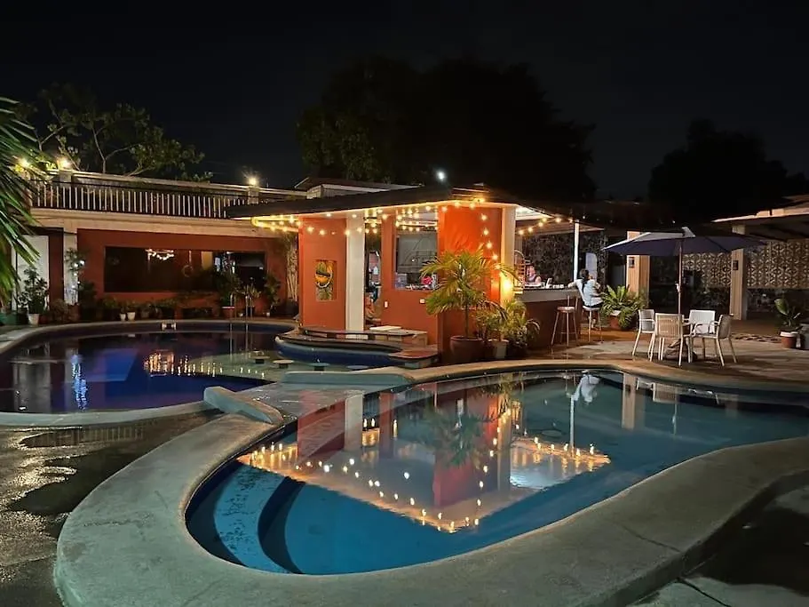 Vincent Resort Room 203 Netflix Pool Housekeeping! 安吉利斯 菲律宾
